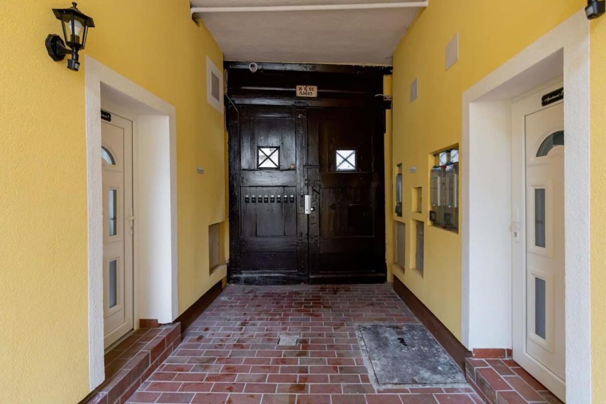 Cute Central Studio With Ac Budapest Esterno foto